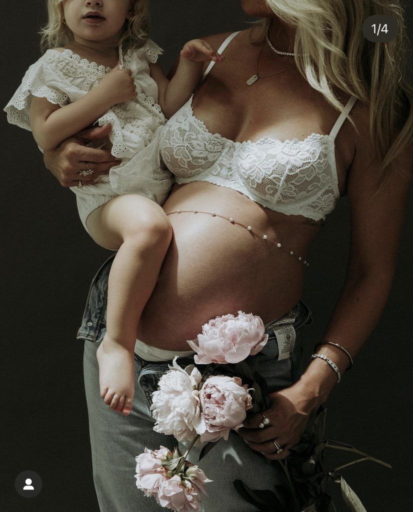 CT intimate maternity photo shoots